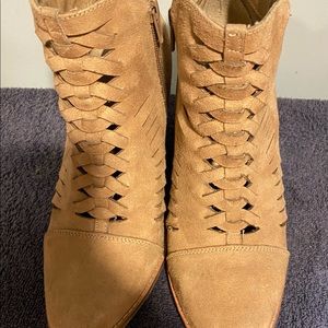 WOMENS ANKLE BOOTS WITH A LITTLE HEEL